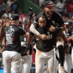Con remontada en el octavo, Leones toman comando de la Serie Final
