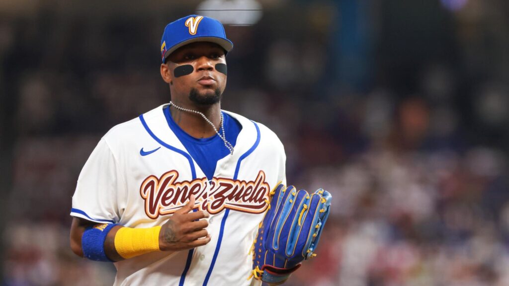 Hu_260312_Deportes_WBC_Ronald_Acuna_habla_con_Enrique_Rojas