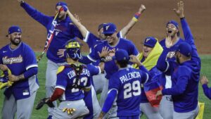 clasico-mundial-de-beisbol-venezuela-va-a-la-final-ante-ee-uu-89d07c32-focus-0-0-896-504