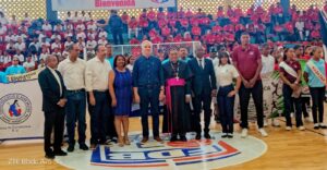 Ministro-De-Camps-recibe-homenaje-en-Juegos-Deportivos-Diocesanos-3