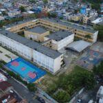 PIE DE FOTO INEFI OBRAS 5 Vista aérea del Politécnico Nuestra Señora del Carmen, en el sector Simón Bolívar, donde el Instituto Nacional de Educación Física (INEFI) construirá un polideportivo techado.