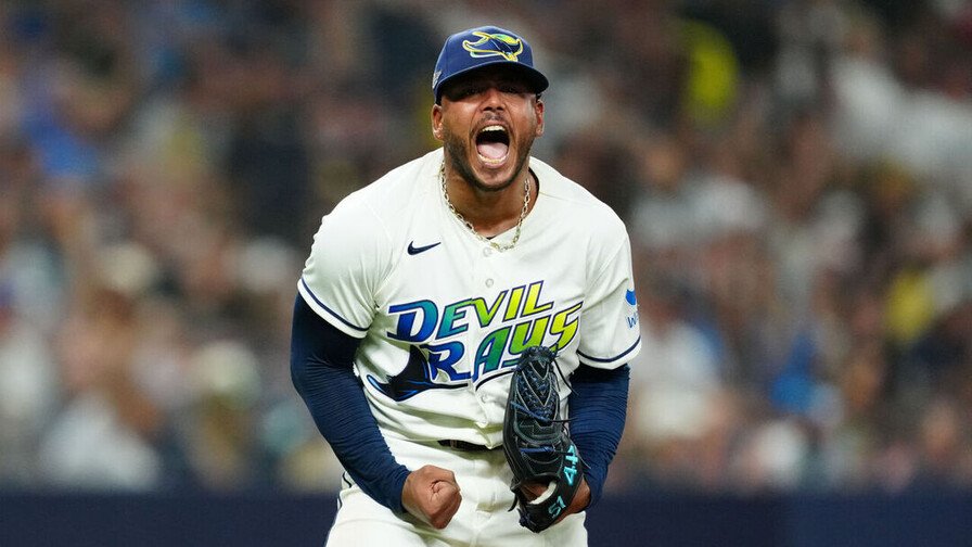 mlb-freddy-peralta-domina-a-cleveland-y-se-empata-serie-116d9a7e-focus-0.02-0.62-896-504